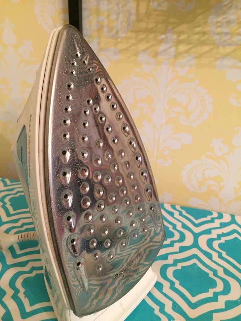 how to clean your iron